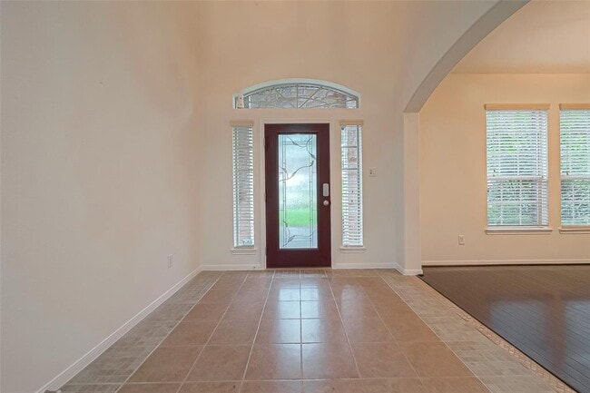 Building Photo - 1924 Honey Laurel Dr