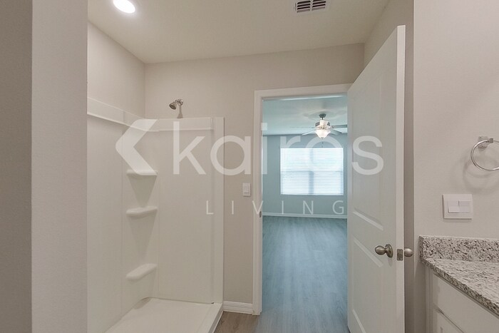 Building Photo - 8633 SW 43rd Ter