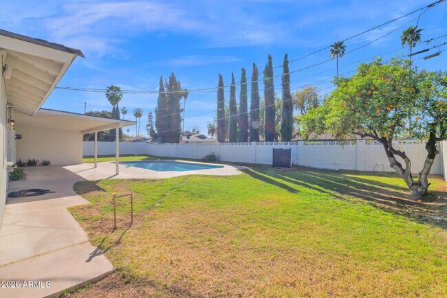 Building Photo - 501 W Seldon Ln