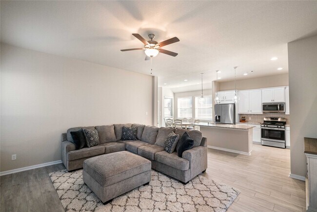 Building Photo - 389 Andes Dr