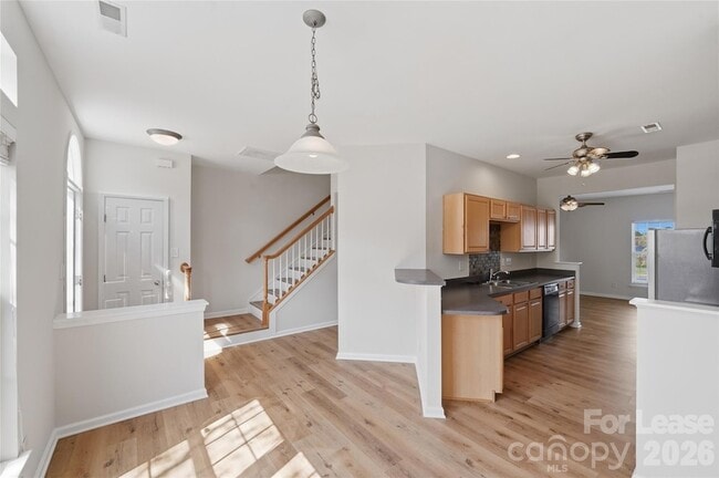 Building Photo - 4957 Sunburst Ln