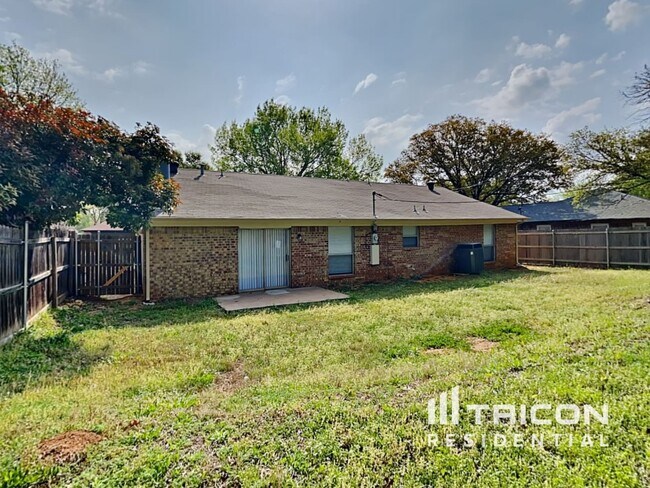 Building Photo - 6414 Willow Springs Dr