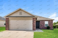 Building Photo - 746 W Lola Dr