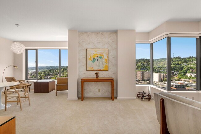 Building Photo - 1414 SW 3rd Ave