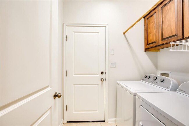 Building Photo - 2328 Lookout Range Dr