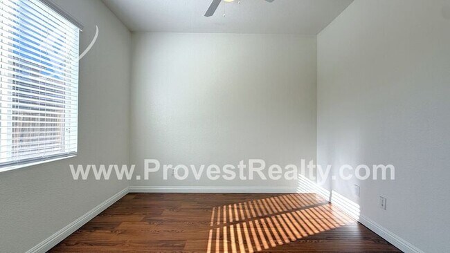 Building Photo - 13171 La Crescenta Ave