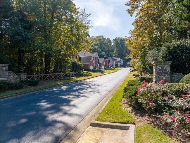 Building Photo - 174 Ennisbrook Dr SE