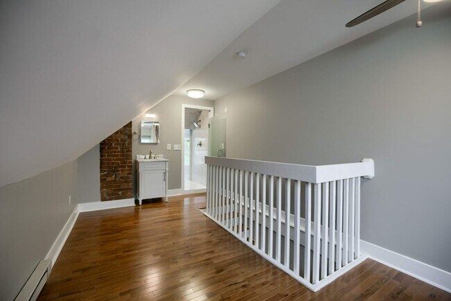 Building Photo - 135 E Norwich Ave