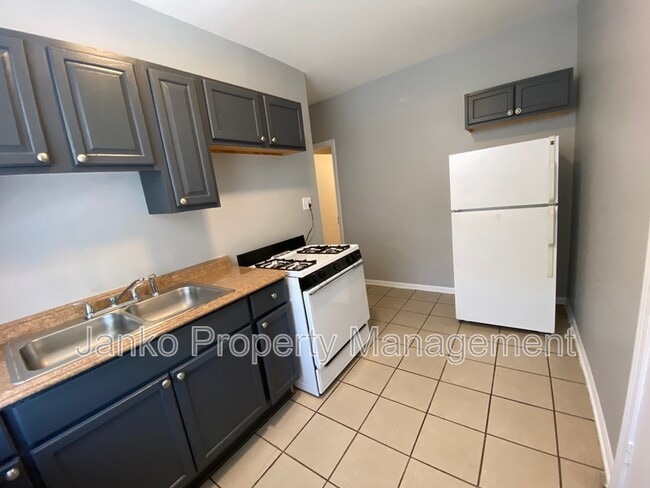 Primary Photo - 3725 W Grand Ave