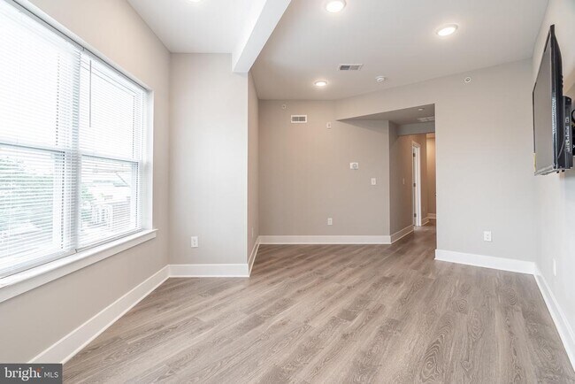 Building Photo - 421 N 39th St