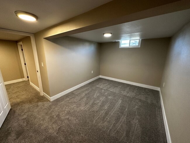 Building Photo - SW 6th Triplex