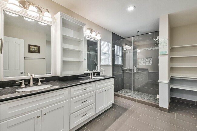 Building Photo - 7718 Shavano Ln