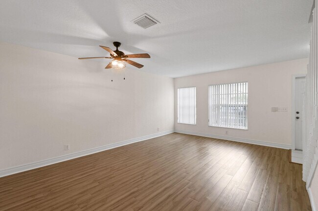 Building Photo - 954 Summit Lake Dr