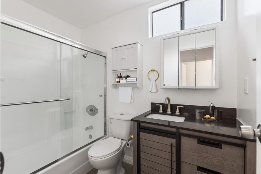 Bathroom - 11481 Cumpston St