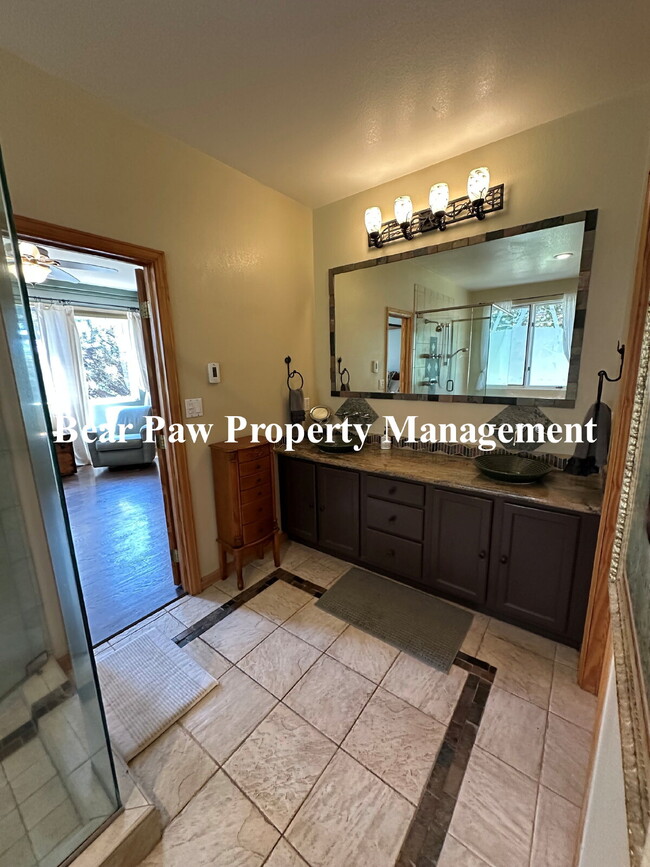 Building Photo - Beautiful FURNISHED Home in Hiwan!!