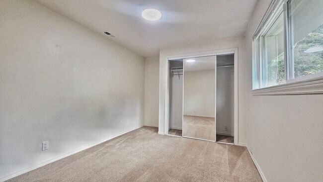Building Photo - 7127 S 130th St