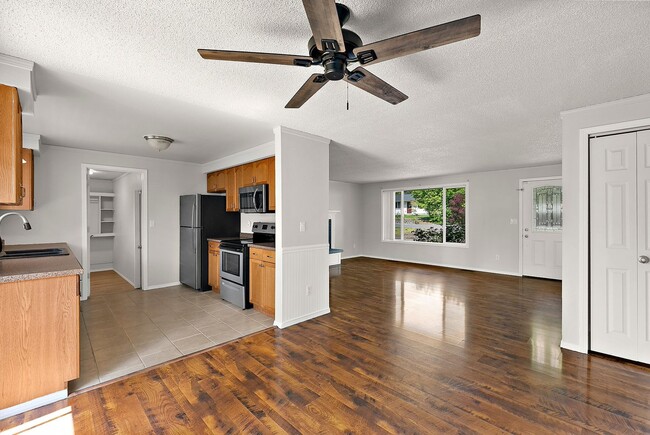 Building Photo - Charming 3-Bed Rental Home in Olympia | Pe...