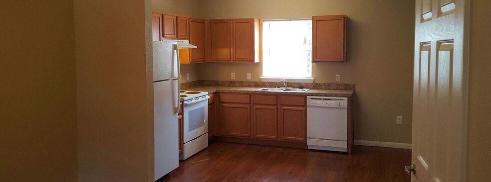 Building Photo - Liberty Trails Apartment Homes