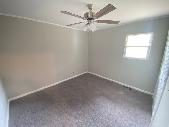 Building Photo - Fully Renovated 3bed/1ba House in 2021 located in North Kannapolis off Hwy 29