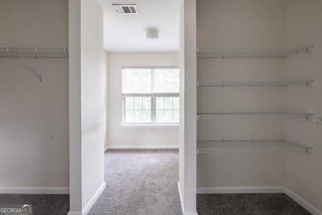 Building Photo - 7702 Parkside Dr