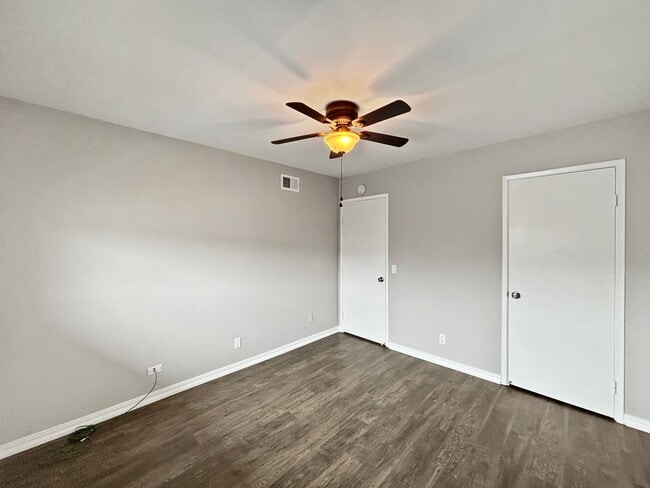 Building Photo - Spacious 3BD/2.5BA Townhouse in La Jolla W...