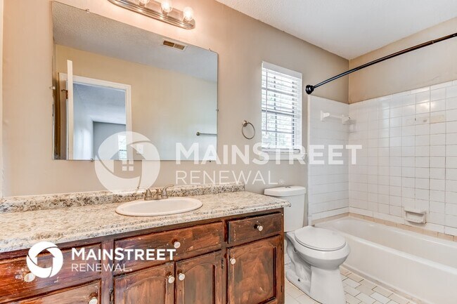Building Photo - 904 Pine Forest Cir
