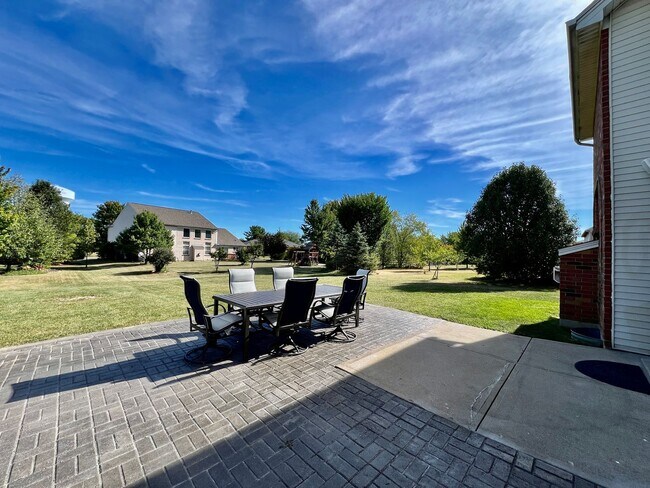 Building Photo - Large executive home in pool community Mason, Oh