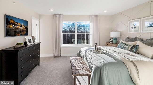 Building Photo - 215 Red Leaf Ln