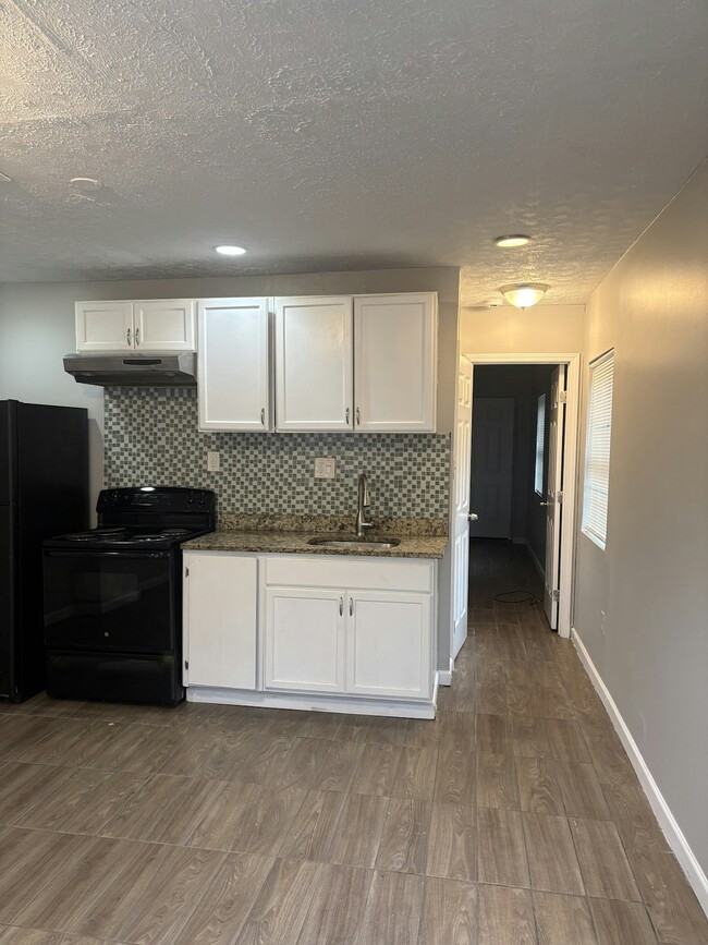 Building Photo - 1161 Ira St SW