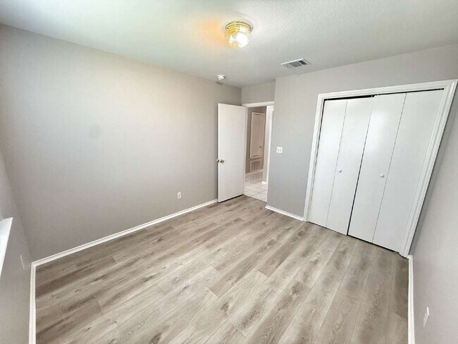 Building Photo - 3 Bedroom, 2 Bath Duplex with Yard Care Pr...