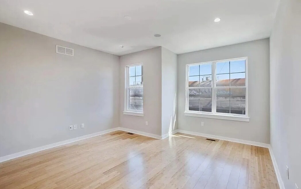 Building Photo - 1548 S 25th St