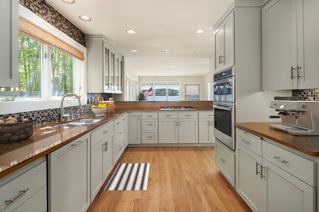 Building Photo - 3bd/3.5ba Mercer Island Home