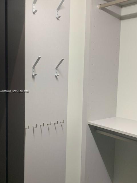 Building Photo - 90 Edgewater Dr