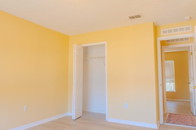 Building Photo - 274 Curtis Ave