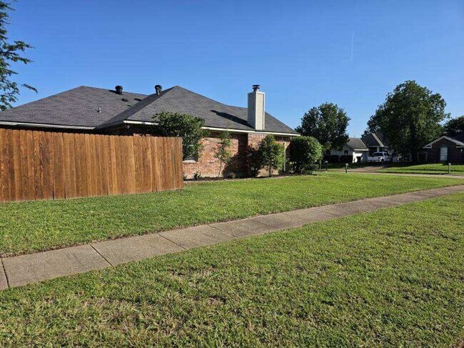 Building Photo - 5901 Pampus Ln
