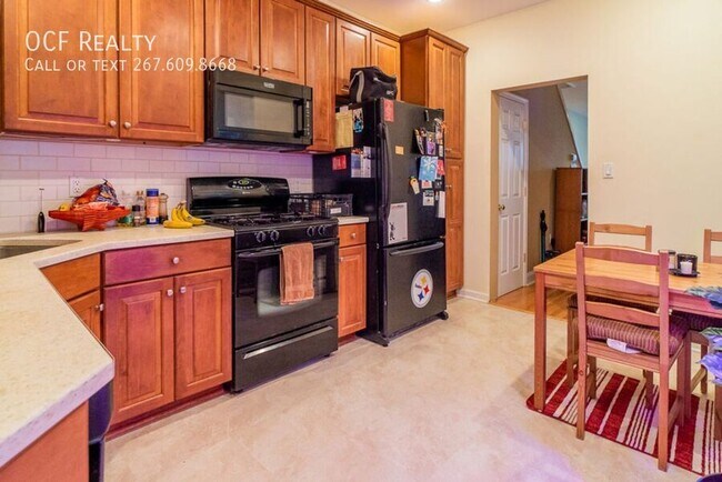 Building Photo - 3640 Calumet St