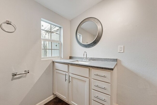 Building Photo - 500 E Main St