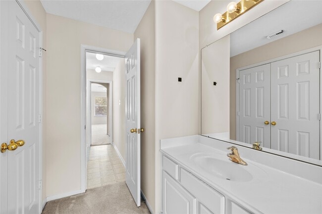 Building Photo - 1111 Blue Leaf Dr