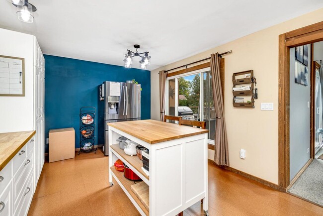 Building Photo - 4400 Valley Rd