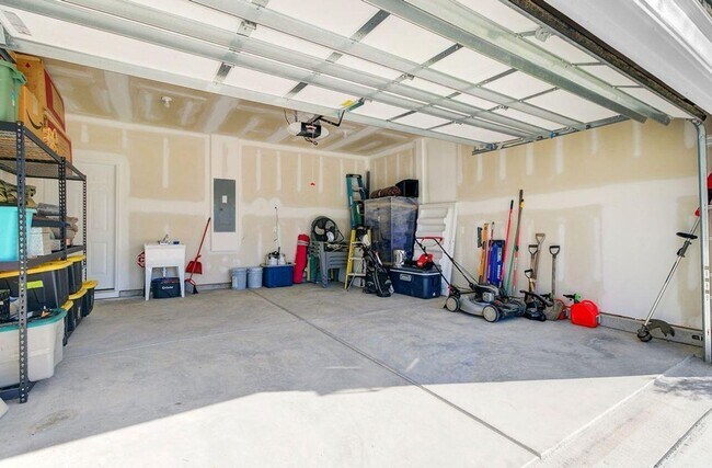 Building Photo - 3 Bedroom, 2.5 Bathroom Home in Oakley Pointe - Moncks Corner