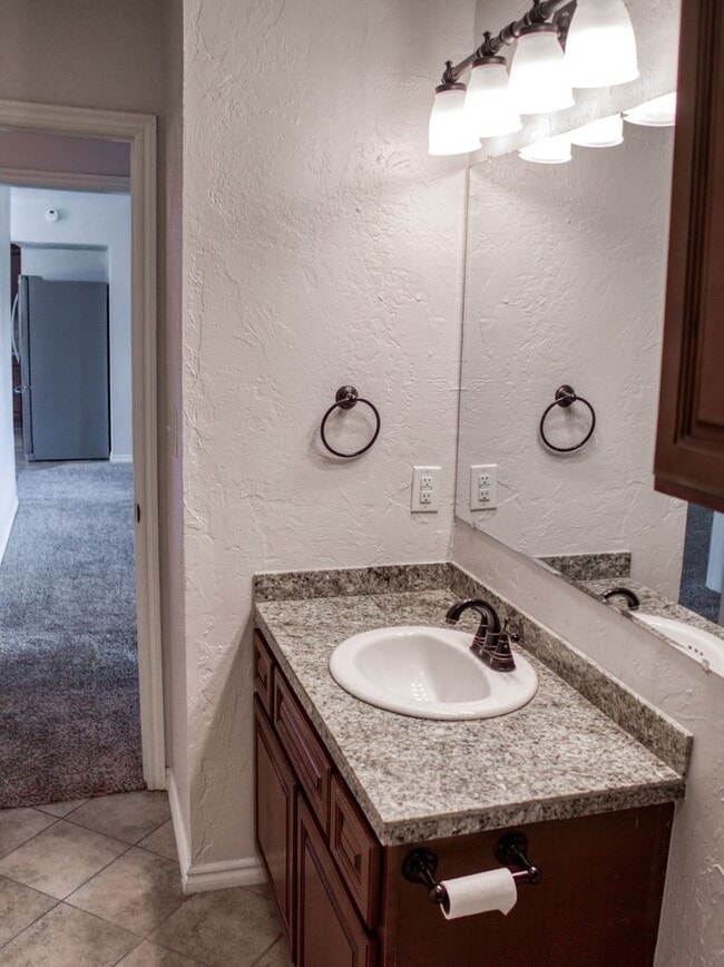 Building Photo - 3 Bedroom 2 Bath home in Shawnee!