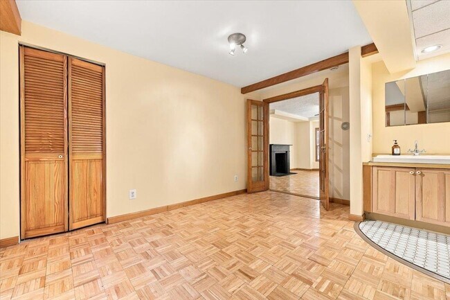 Building Photo - 373 Webster Ave