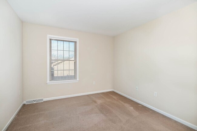 Building Photo - *UPCOMING* 3 Bedroom 2.5 Bath Town-Home Lo...