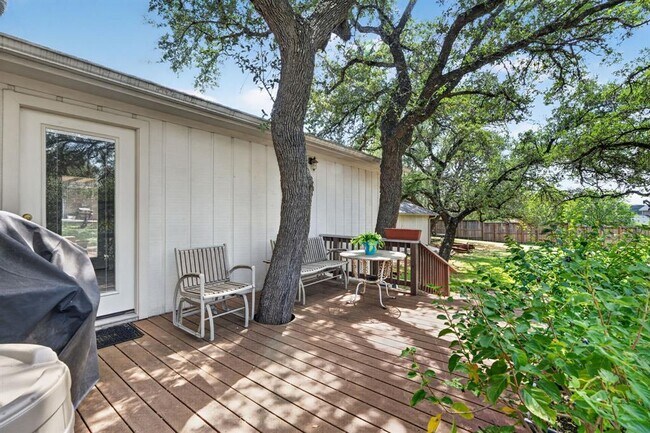 Building Photo - 700 Rogart Dr