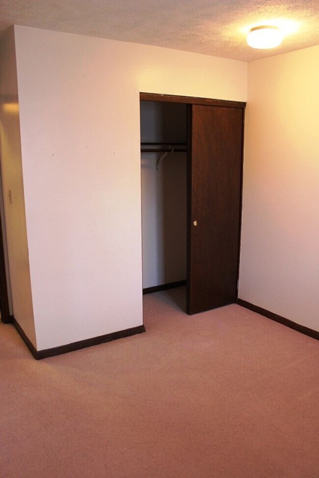 Building Photo - Spacious home in East Manhattan!