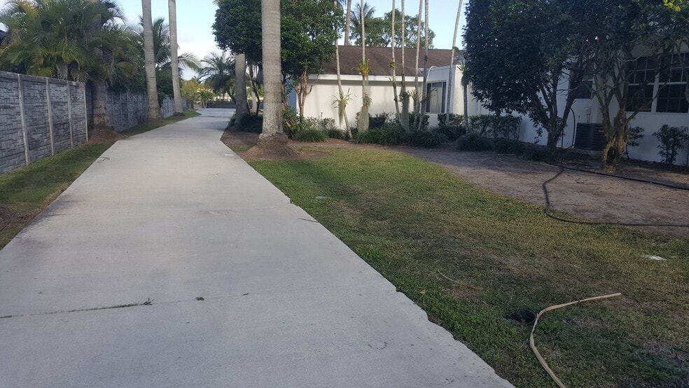 Building Photo - 11455 SW 82nd Ave