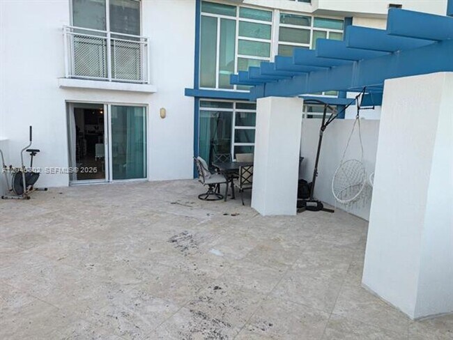 Building Photo - 7600 Collins Ave