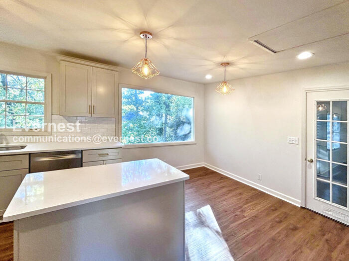 Building Photo - 409 Ferncliff Dr