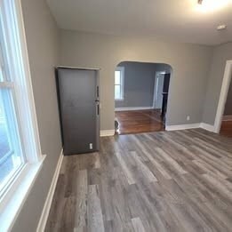 Building Photo - 25 Saxon St