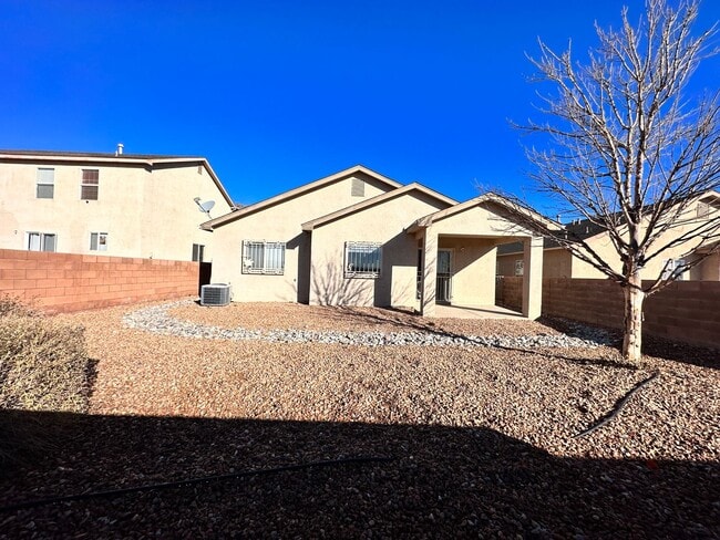 Building Photo - Super cute 3 bed 2 bath home in Huning Ranch